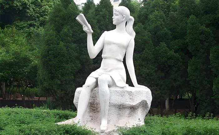 千年匠心，傳世之美——優(yōu)藝雕塑定制人物石雕藝術(shù)