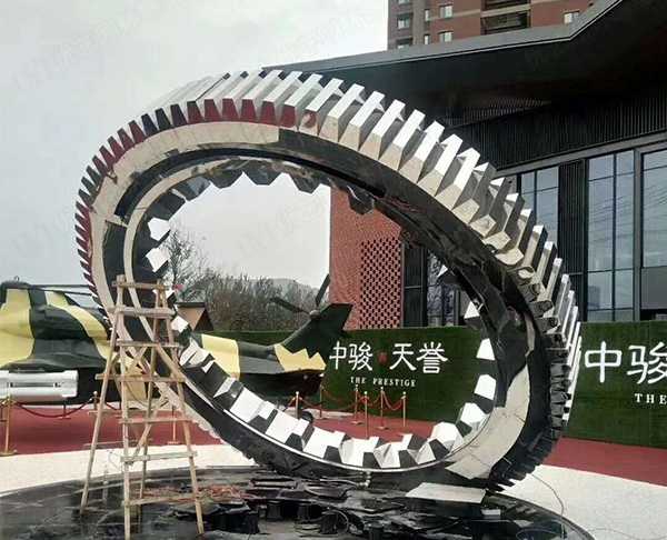 為什么越來越多的地方選擇定做景觀不銹鋼雕塑？